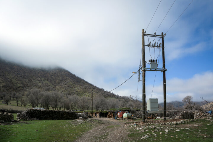 برق رسانی به روستاهای عشایری کوهرنگ