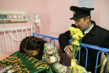 حضور کاروان خدام رضوی در بیمارستان کودکان ۱۷ شهریور رشت