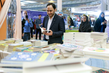 بازدید « علی بهادری جهرمی » سخنگوی دولت از سی و پنجمین نمایشگاه کتاب تهران- روز هفتم