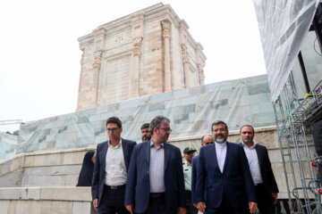 Se celebra una ceremonia conmemorativa de Ferdowsi en Tus