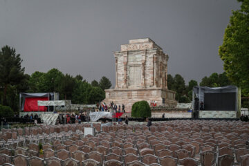 Se celebra una ceremonia conmemorativa de Ferdowsi en Tus