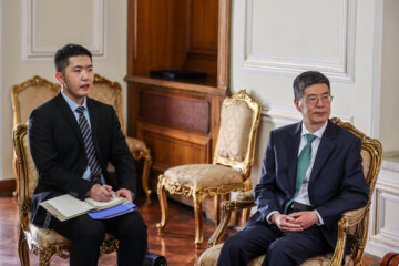 تقدیم استوارنامه سفیر جدید چین به وزیر امور خارجه