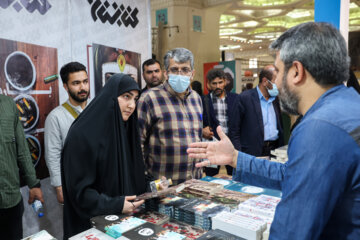 بازدید «زینب سلیمانی» از سی و پنجمین نمایشگاه کتاب تهران
