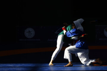 Les matchs de lutte du championnat national féminin d'Alish ont eu lieu vendredi soir (17 mai 2024) dans la 7e salle de lutte de « Shohaday-e 7 Tir » à Téhéran. (Photo : Marzieh Soleimani)
