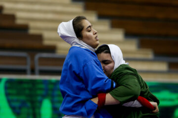 Les matchs de lutte du championnat national féminin d'Alish ont eu lieu vendredi soir (17 mai 2024) dans la 7e salle de lutte de « Shohaday-e 7 Tir » à Téhéran. (Photo : Marzieh Soleimani)
