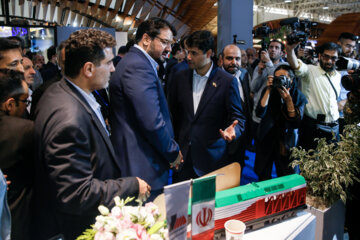 مهرداد بذرپاش وزیر راه و شهرسازی در حال بازدید از یازدهمین نمایشگاه بین‌المللی حمل و نقل ریلی