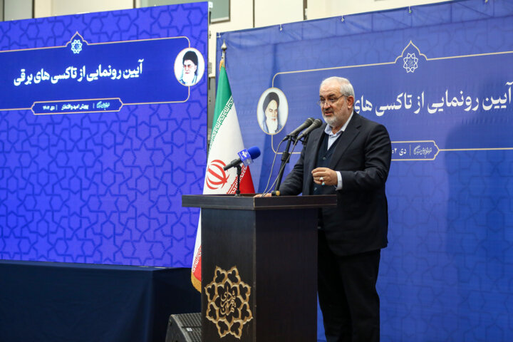 سخنرانی «عباس علی‌آبادی» وزیر صنعت معدن و تجارت در مراسم رونمایی از تاکسی‌های برقی کرمان موتور در تهران
