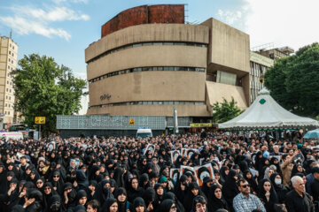 تجمع مردم تهران در سوگ شهدای خدمت -  میدان ولیعصر (عج)