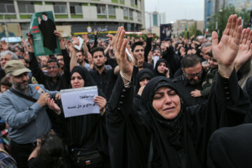Les habitants de Téhéran pleurent le martyre de l'ancien président Ebrahim Raïssi