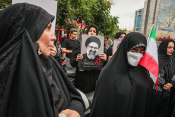 تجمع مردم تهران در سوگ شهدای خدمت -  میدان ولیعصر (عج)