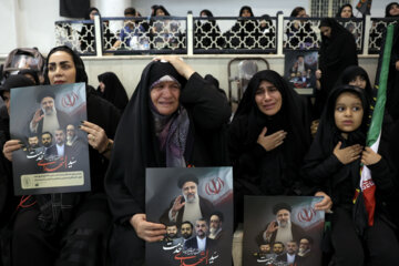حضور گسترده مردم تهران در مصلی برای وداع با شهدای خدمت