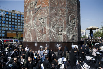 Tahran'da Hizmet Şehitleri için cenaze töreni düzenleniyor