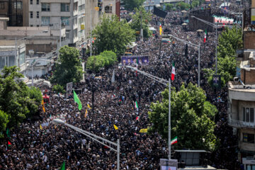 Funeral held in Tehran for helicopter crash martyrs