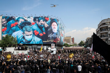 Funeral held in Tehran for helicopter crash martyrs