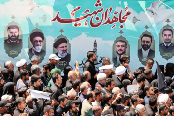 Funeral held in Tehran for helicopter crash martyrs