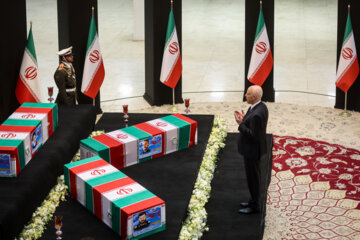 Des dignitaires étrangers rendent hommage au président iranien martyr Raisi