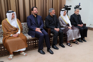 Foreign officials participating in ceremony of martyred president meet with Supreme Leader