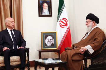Foreign officials participating in ceremony of martyred president meet with Supreme Leader