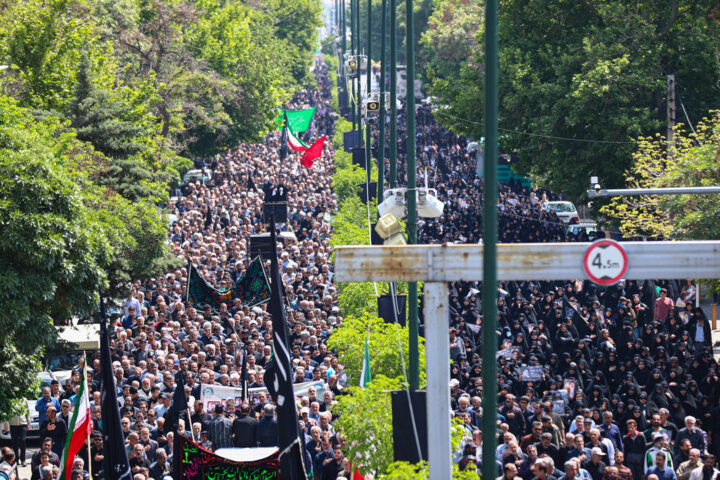 نصب دیوارنگاره شهید جمهور در خیابان آزادی تهران