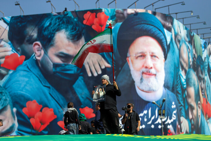 Teherán dice adiós a Raisi en una despedida monumental