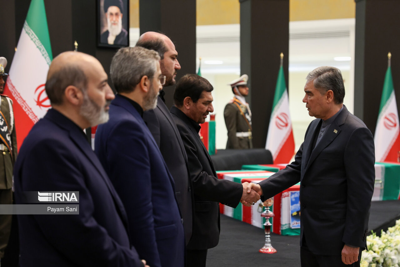 ادای احترام مقامات کشورها به رئیس جمهور شهید