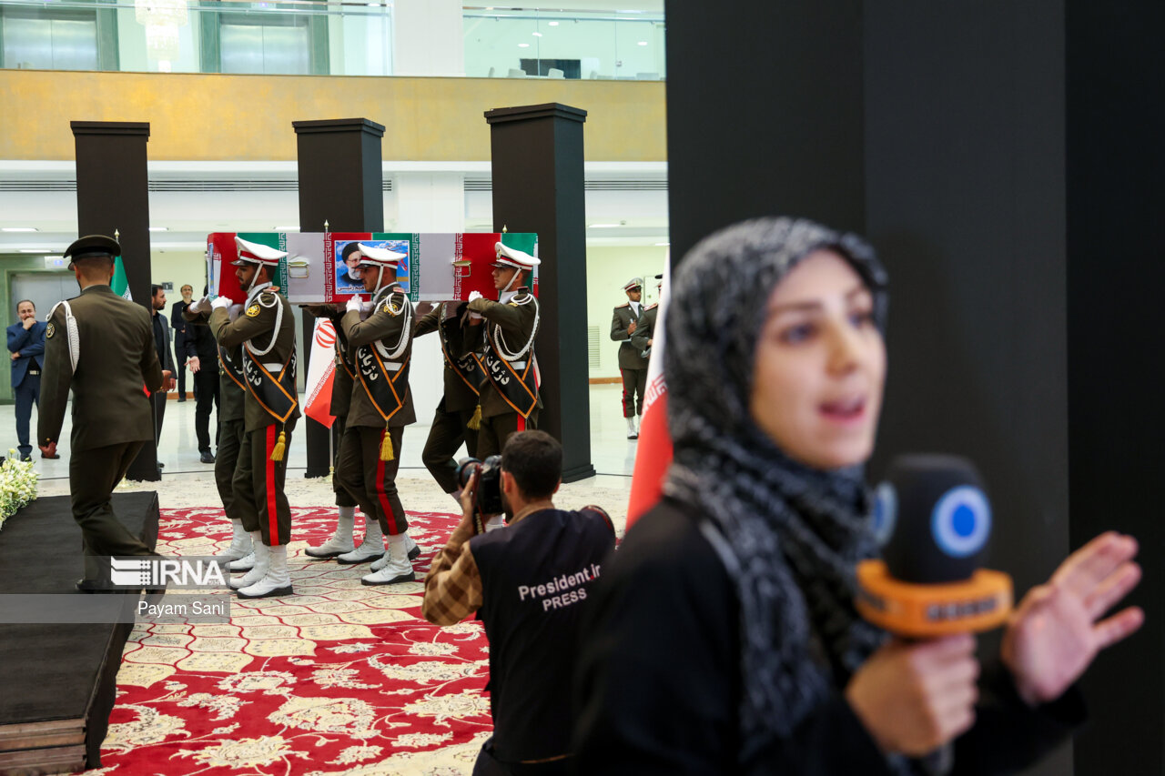 ادای احترام مقامات کشورها به رئیس جمهور شهید