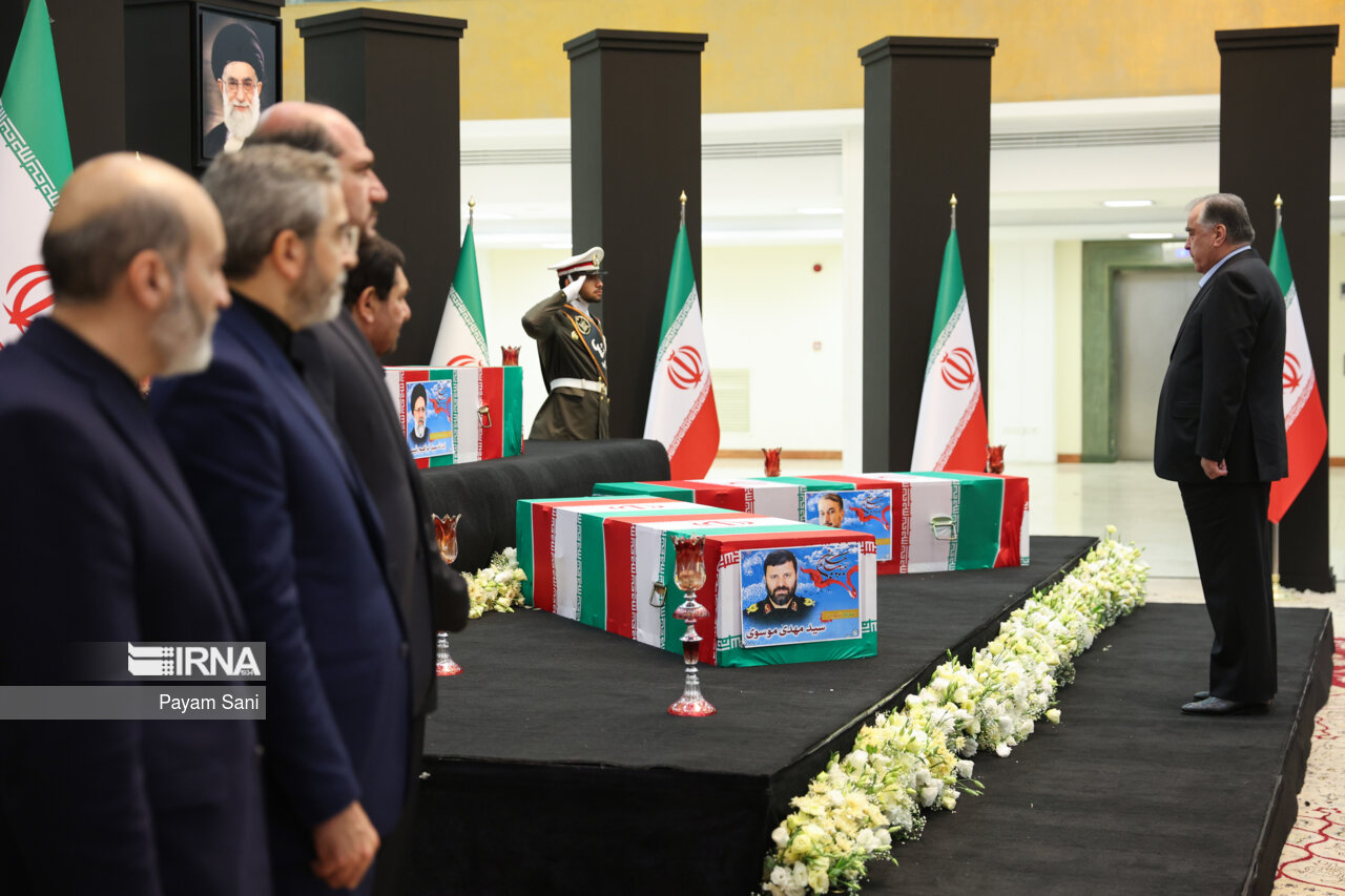 ادای احترام مقامات کشورها به رئیس جمهور شهید