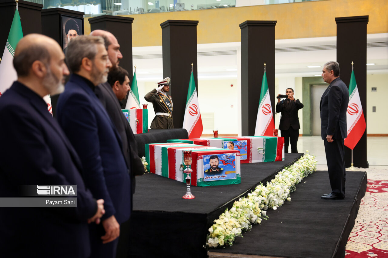 ادای احترام مقامات کشورها به رئیس جمهور شهید