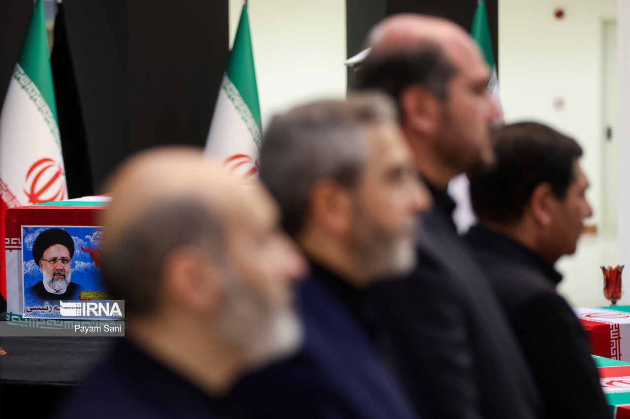 ادای احترام مقامات کشورها به رئیس جمهور شهید