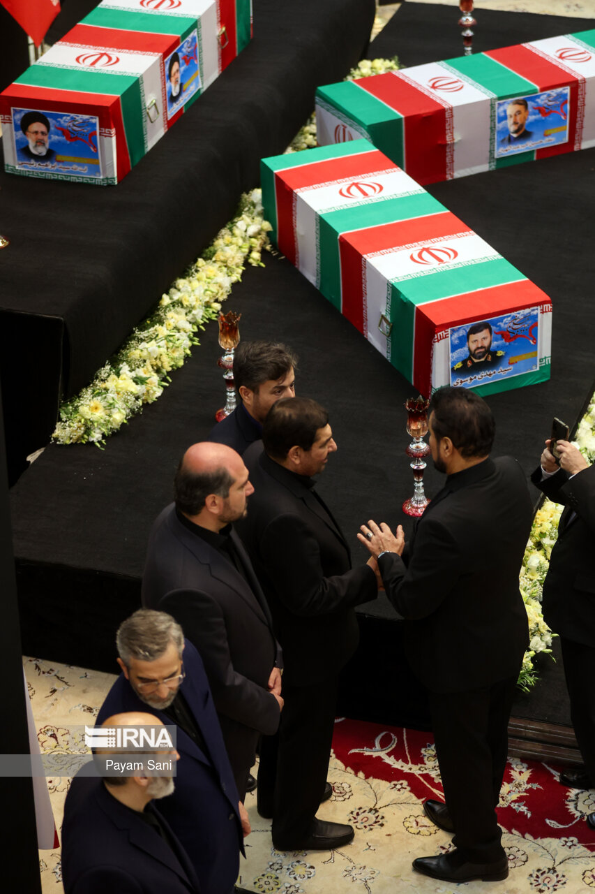 ادای احترام مقامات کشورها به رئیس جمهور شهید