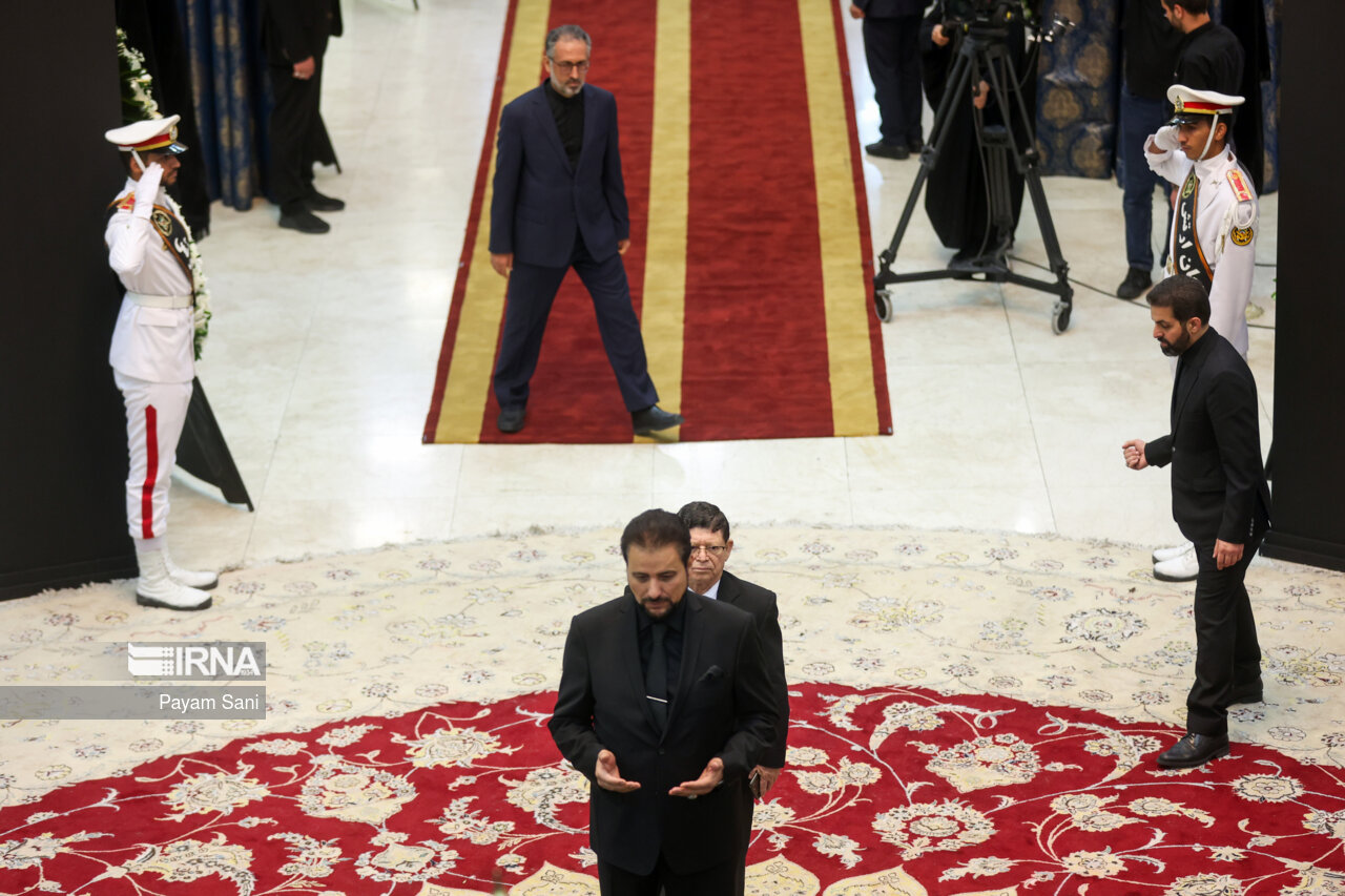 ادای احترام مقامات کشورها به رئیس جمهور شهید