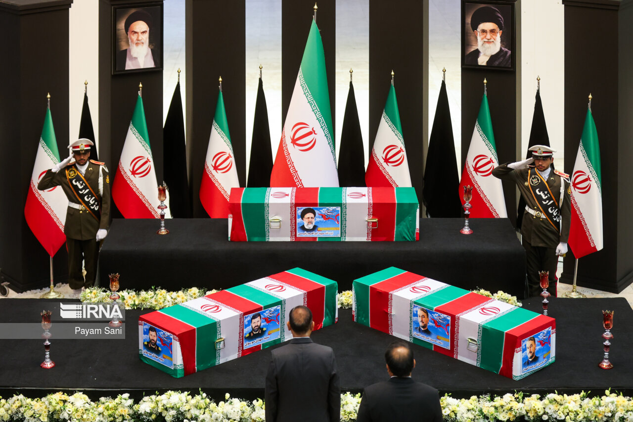 ادای احترام مقامات کشورها به رئیس جمهور شهید