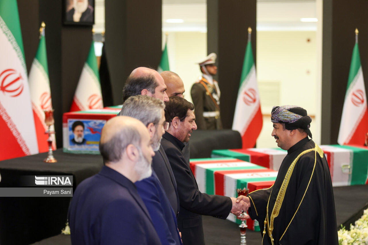 ادای احترام مقامات کشورها به رئیس جمهور شهید