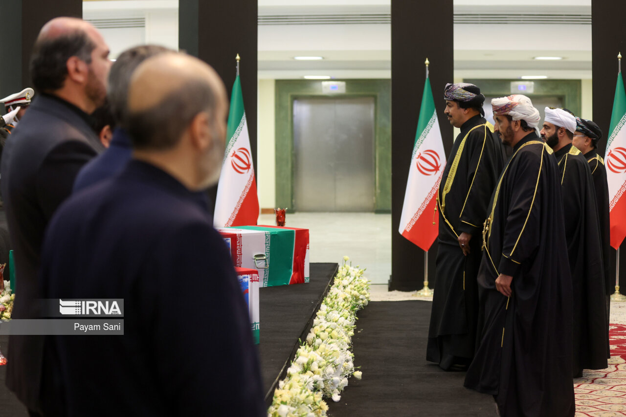 ادای احترام مقامات کشورها به رئیس جمهور شهید