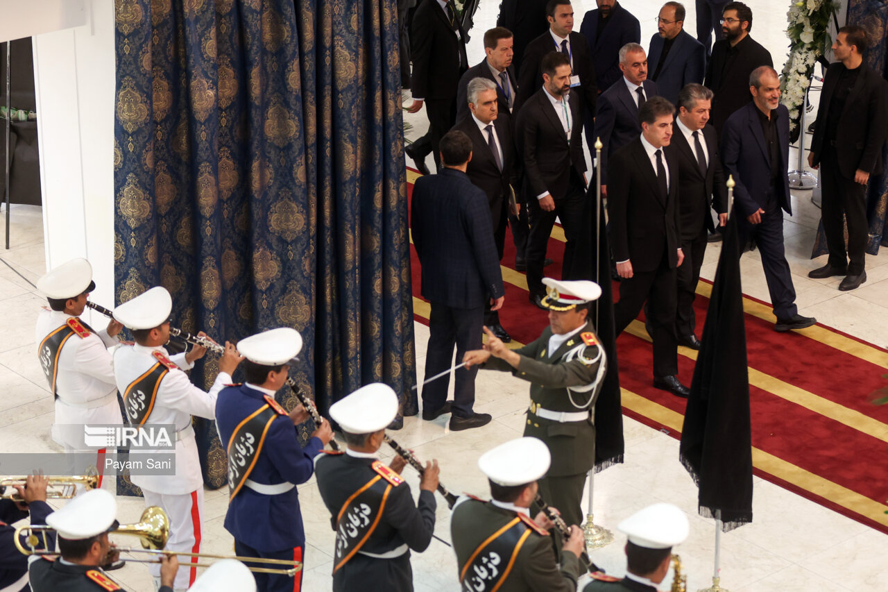 ادای احترام مقامات کشورها به رئیس جمهور شهید