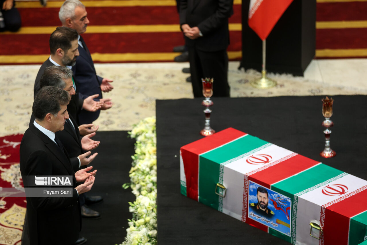 ادای احترام مقامات کشورها به رئیس جمهور شهید