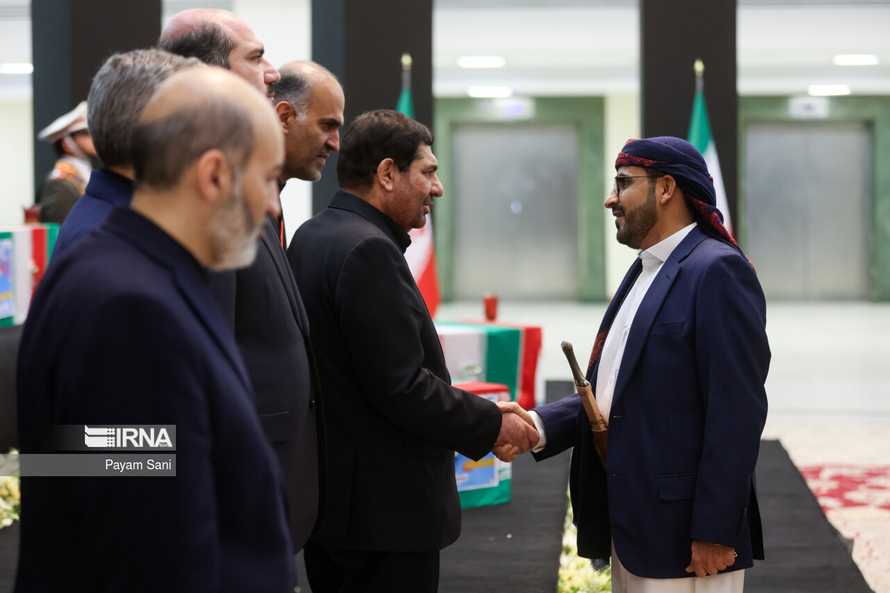 ادای احترام مقامات کشورها به رئیس جمهور شهید