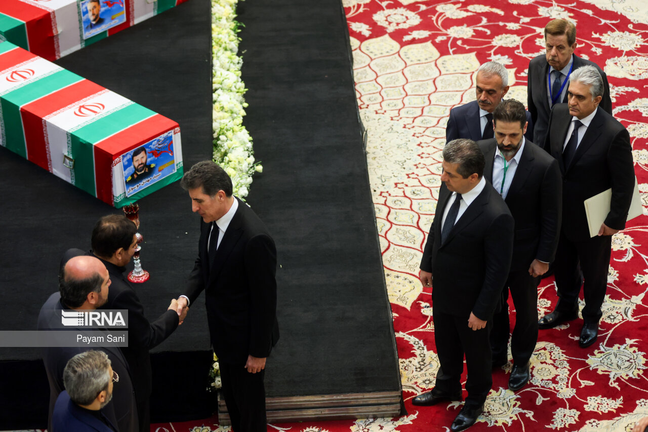 ادای احترام مقامات کشورها به رئیس جمهور شهید