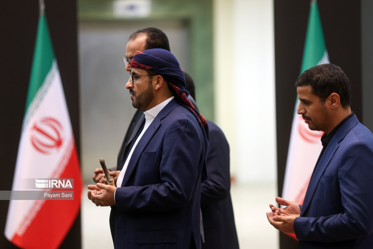 ادای احترام مقامات کشورها به رئیس جمهور شهید