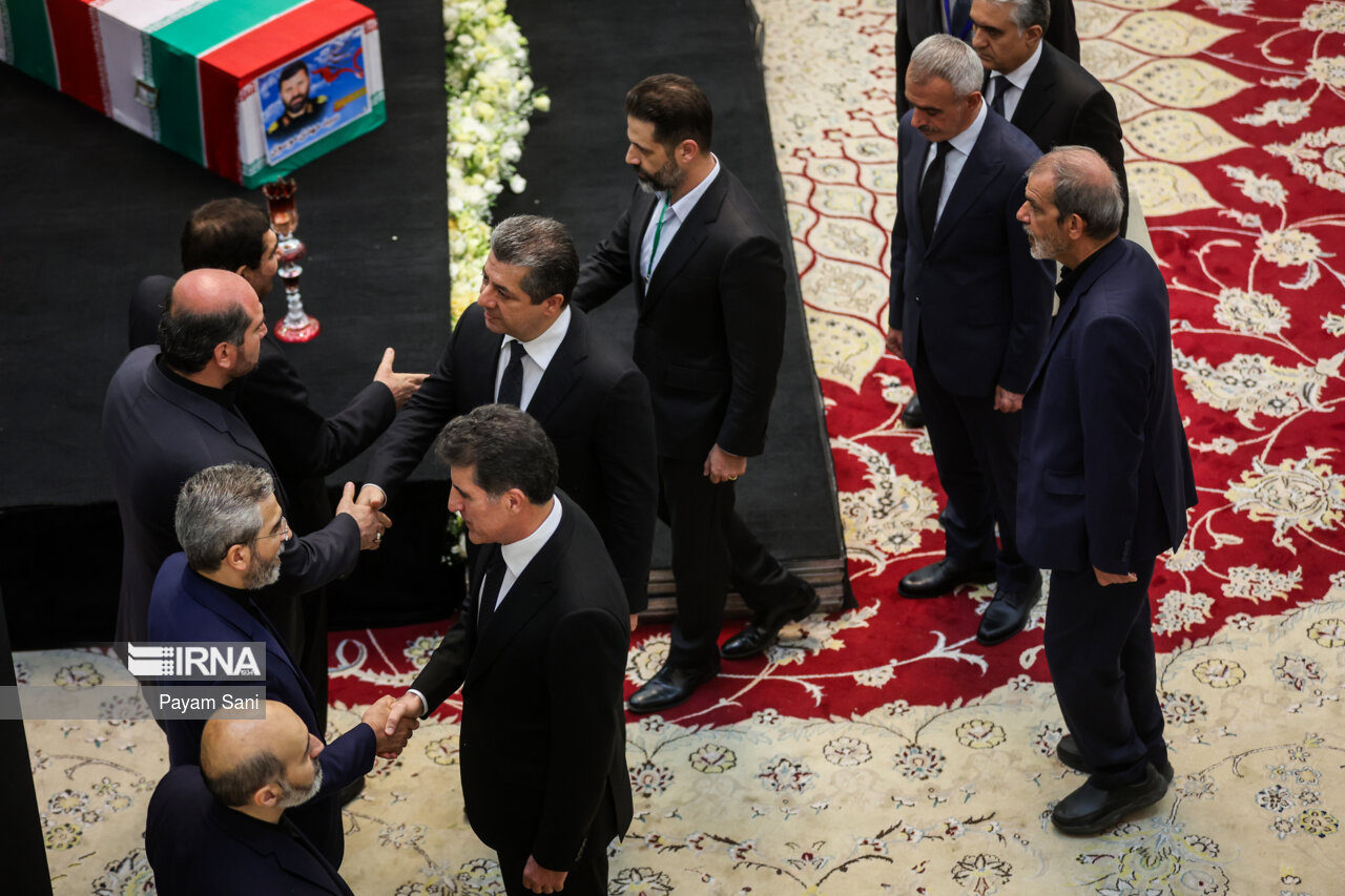 ادای احترام مقامات کشورها به رئیس جمهور شهید