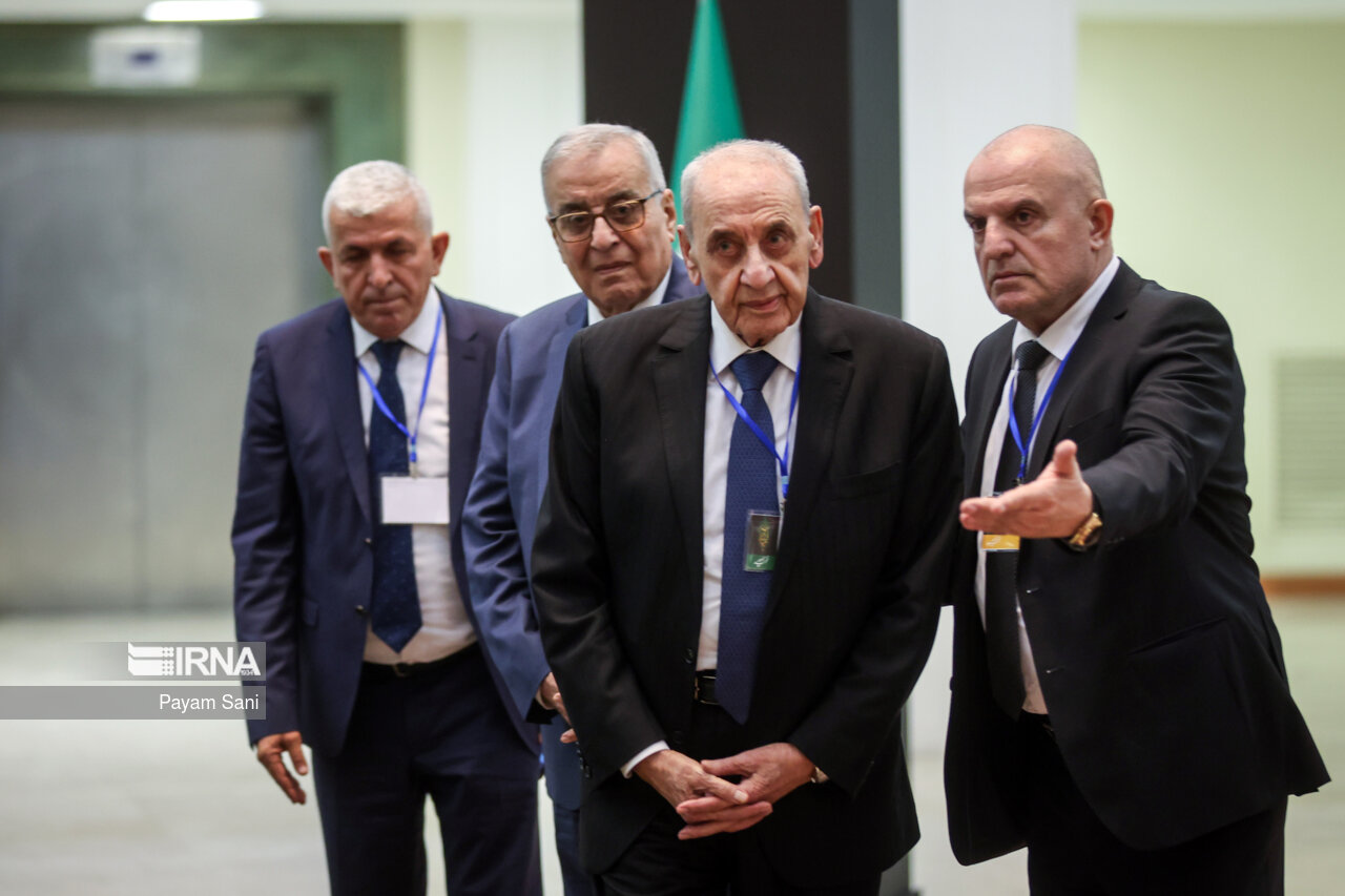 ادای احترام مقامات کشورها به رئیس جمهور شهید