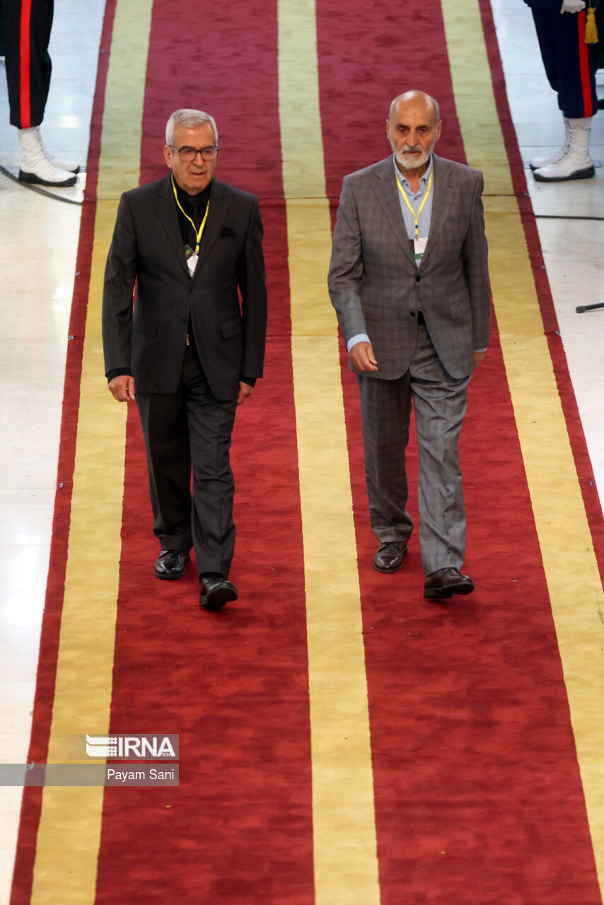 ادای احترام مقامات کشورها به رئیس جمهور شهید