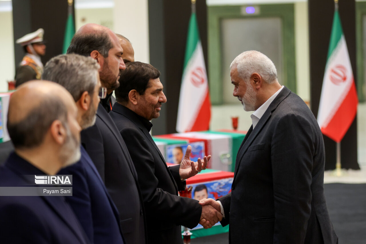 ادای احترام مقامات کشورها به رئیس جمهور شهید