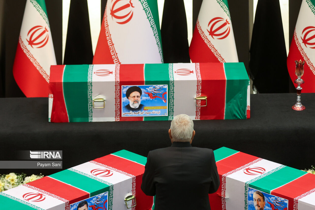 ادای احترام مقامات کشورها به رئیس جمهور شهید