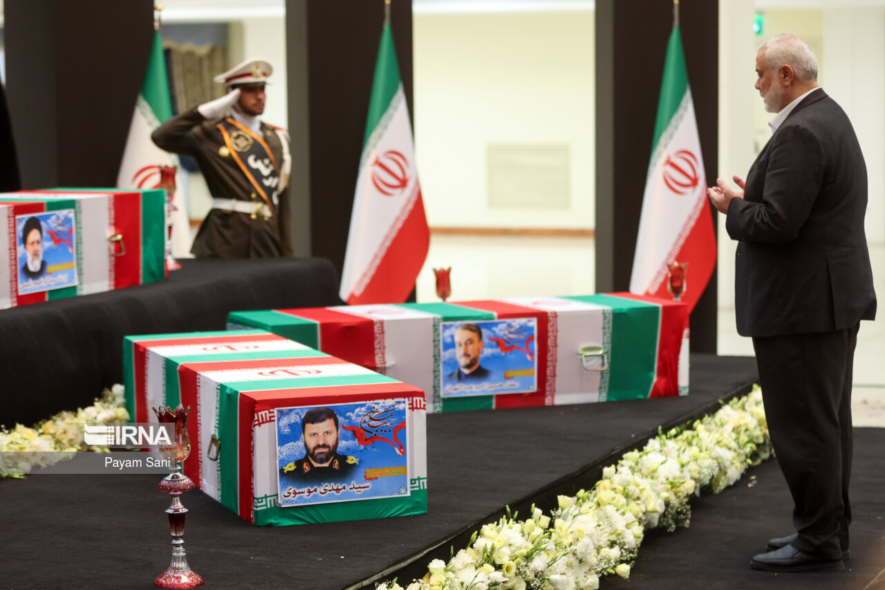 ادای احترام مقامات کشورها به رئیس جمهور شهید