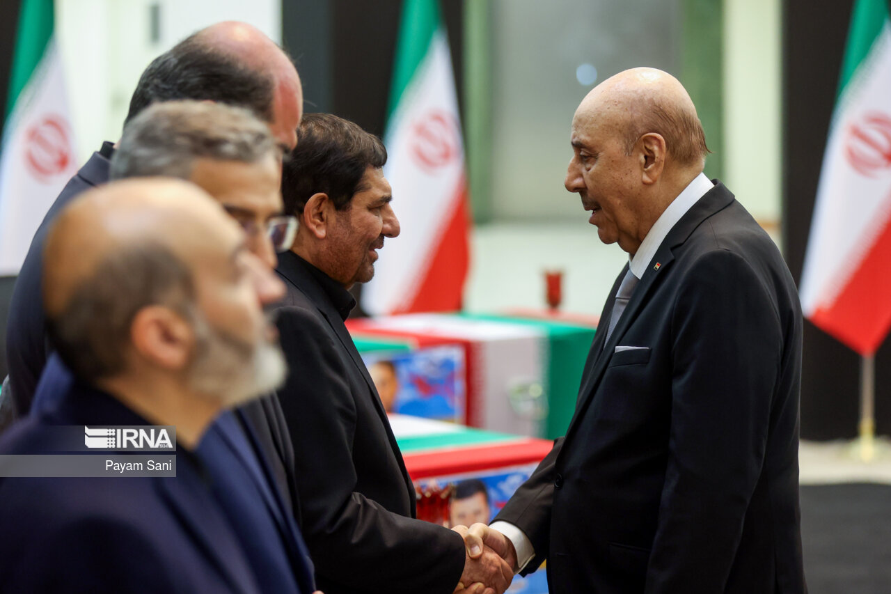 ادای احترام مقامات کشورها به رئیس جمهور شهید