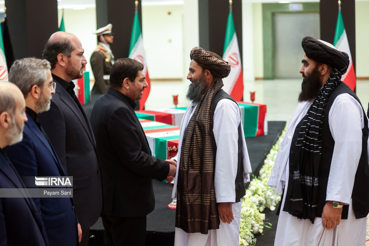 ادای احترام مقامات کشورها به رئیس جمهور شهید