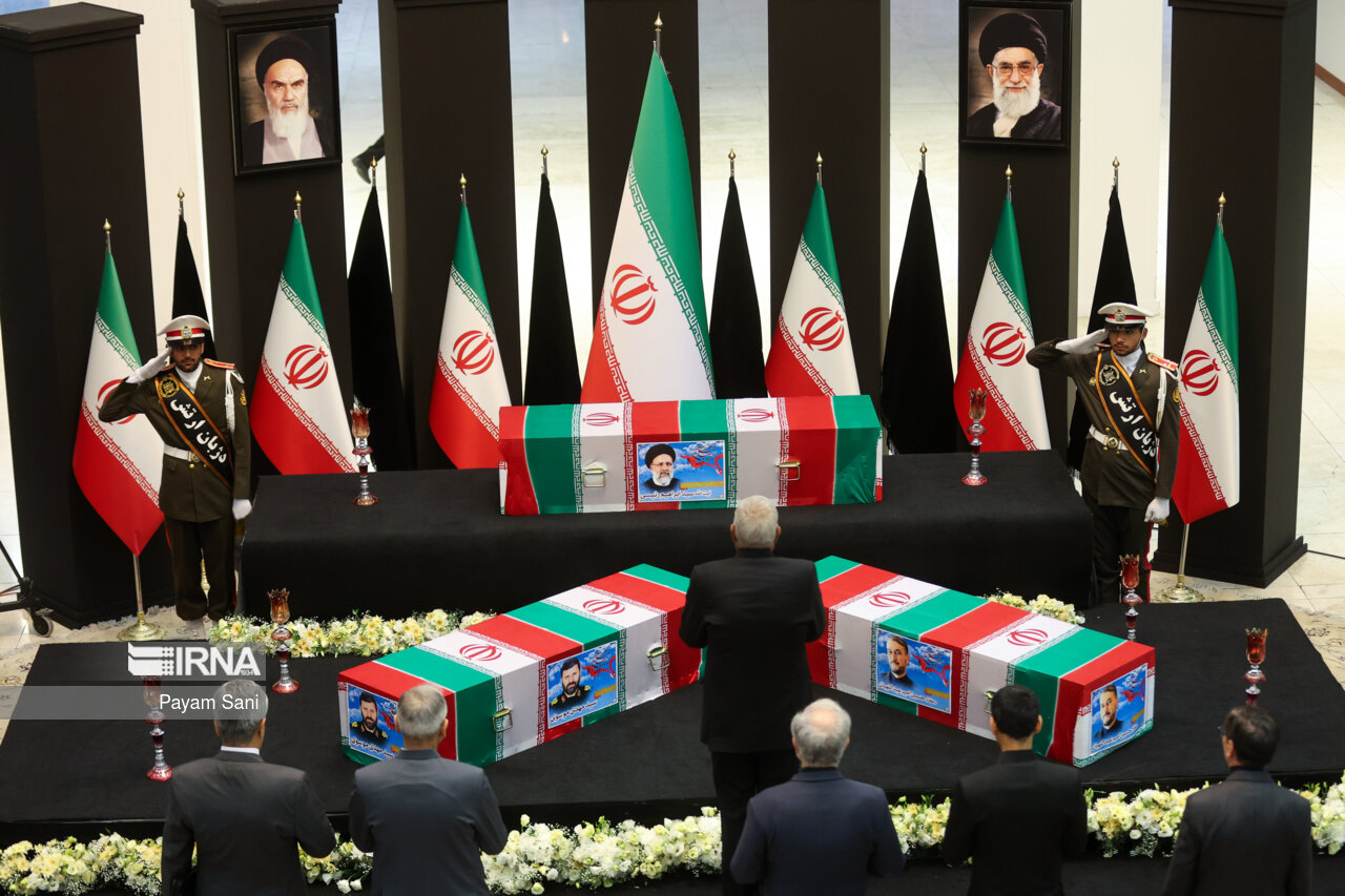 ادای احترام مقامات کشورها به رئیس جمهور شهید