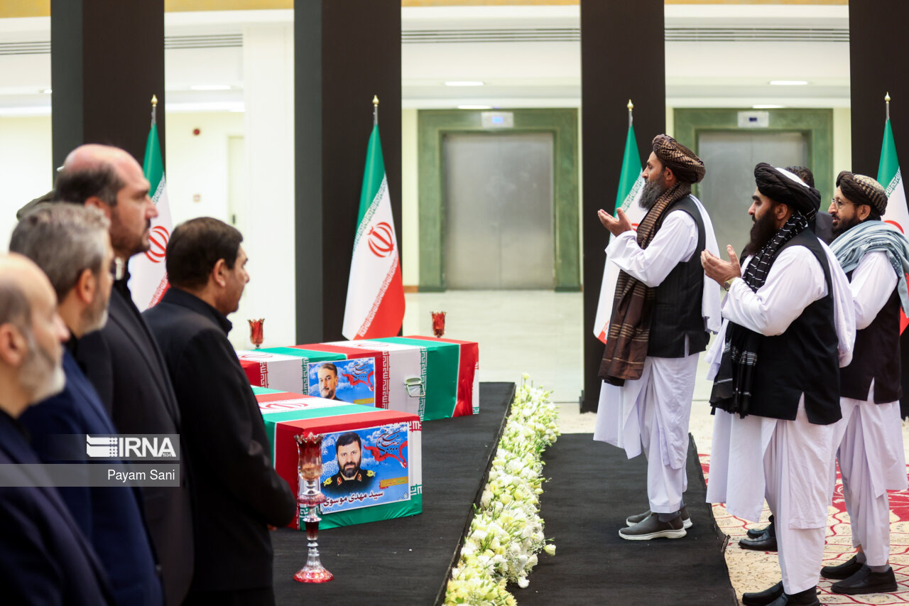 ادای احترام مقامات کشورها به رئیس جمهور شهید