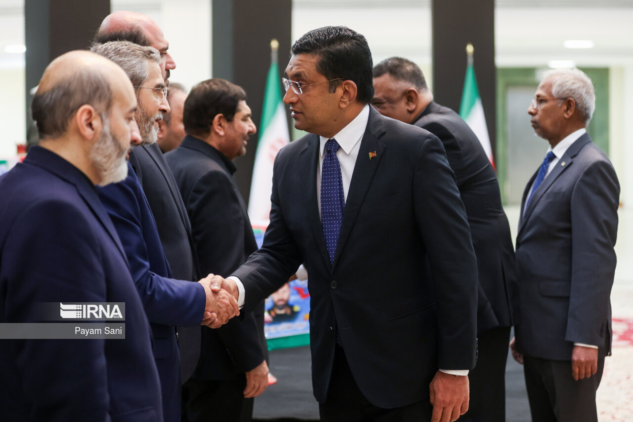 ادای احترام مقامات کشورها به رئیس جمهور شهید